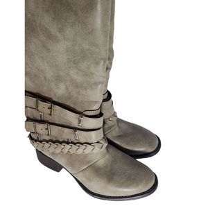 Candies braided boots size 6. Dark taupe Color